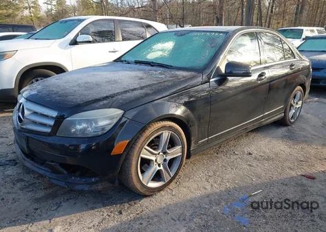 2011 Mercedes-Benz C 300 Luxury 4Matic/Sport 4Matic z USA, uszkodzony, nr VIN WDDGF8BB5BR145176